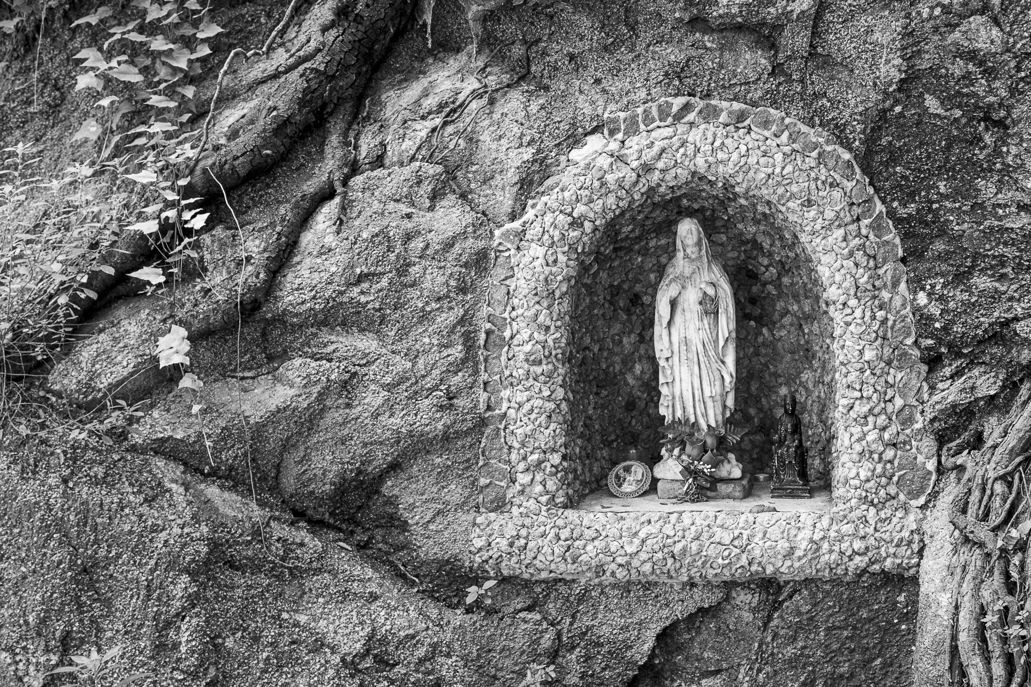 26 Dalt CAPELLA DE LOURDES